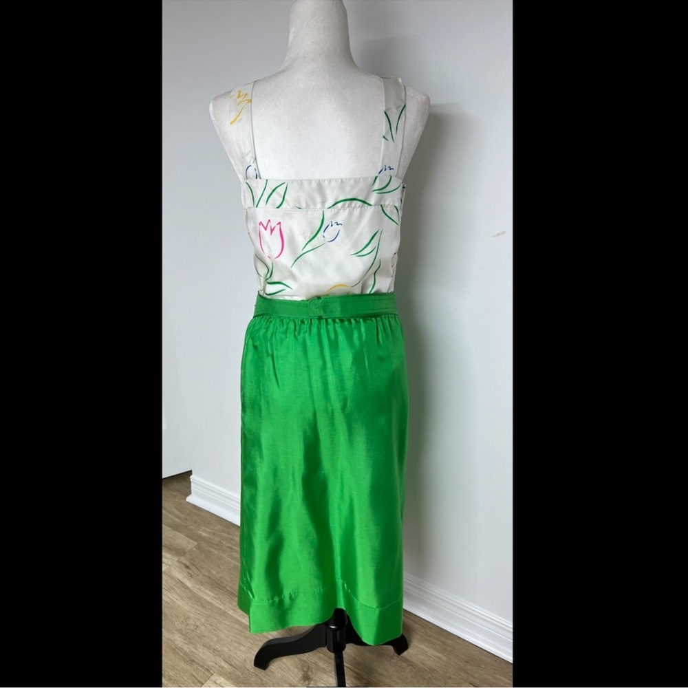 Vintage Green Satin Midi Skirt w Floral Top & Statement Belt – 60s Inspired - Picture 9 of 16